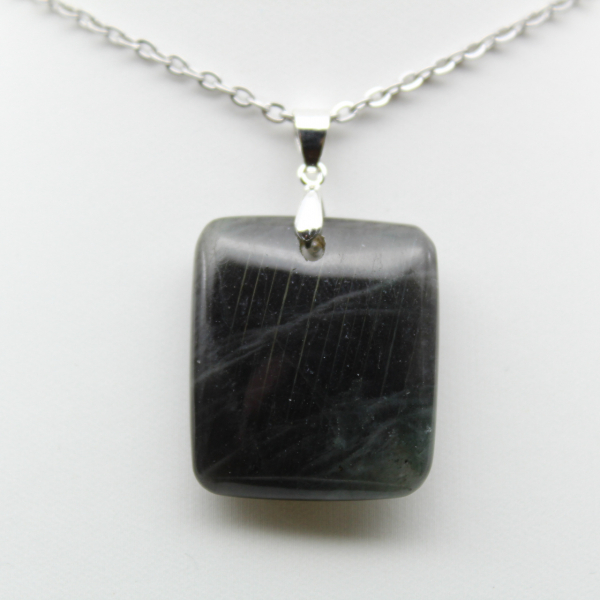 Colgante de piedra labradorita cuadrada