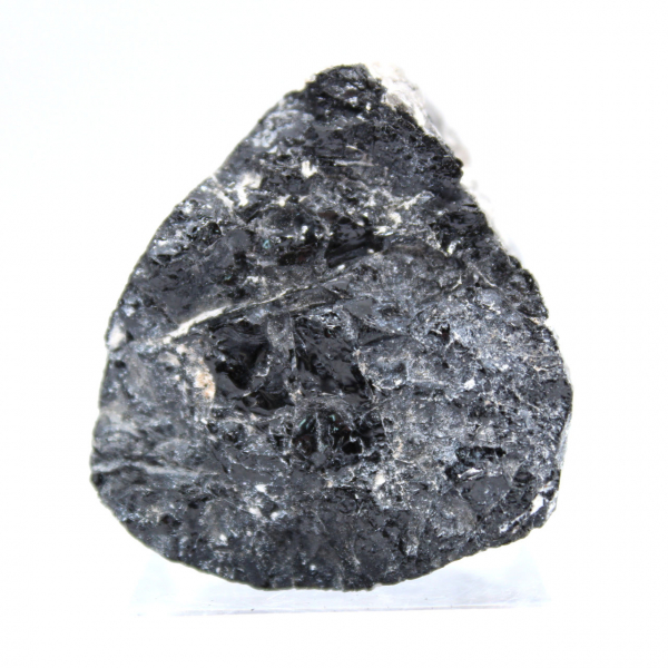 Cristal de turmalina negra en bruto