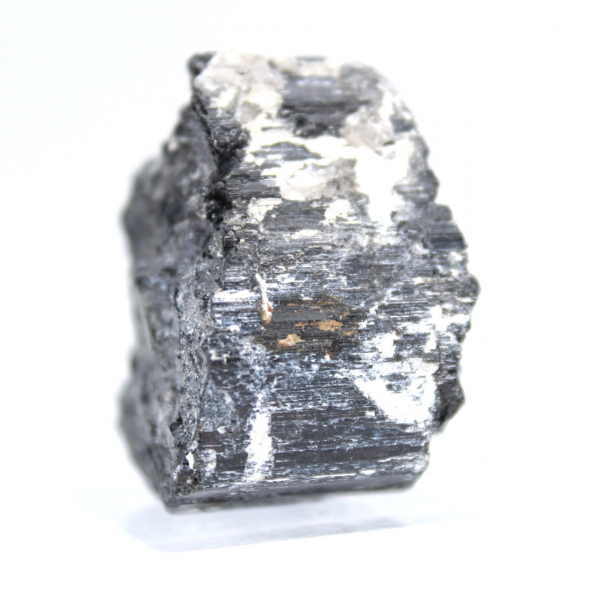 Cristal de turmalina negra en bruto