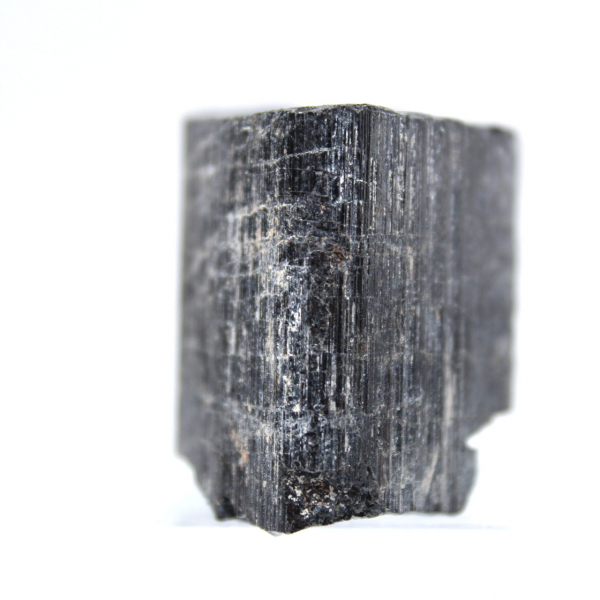 Cristal de turmalina negra en bruto