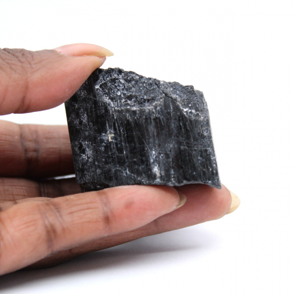 Turmalina negra en bruto