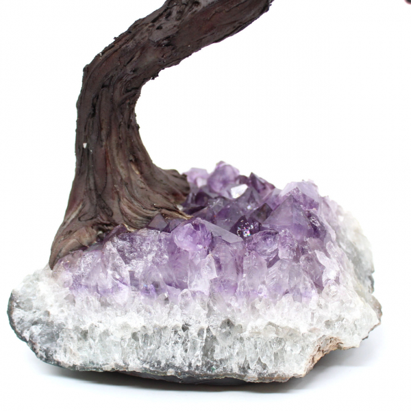 Árbol mineral con base de amatista y hojas de diversos minerales.