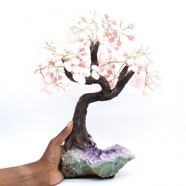 Árbol mineral con base de amatista y hojas de cuarzo rosa