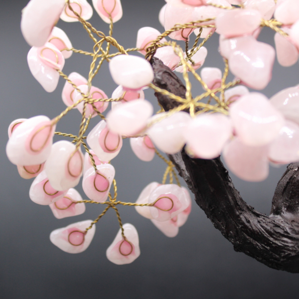 Árbol mineral con base de amatista y hojas de cuarzo rosa