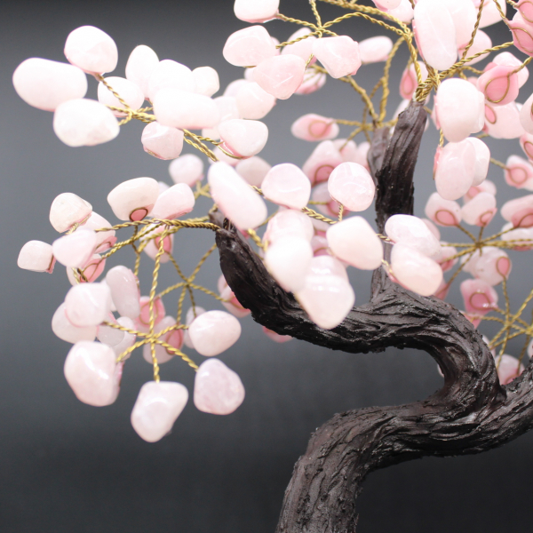 Árbol mineral con base de amatista y hojas de cuarzo rosa