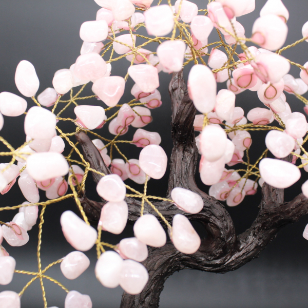 Árbol mineral con base de amatista y hojas de cuarzo rosa