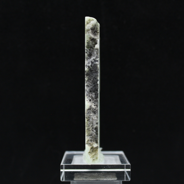 Rebanada de piedra de aragonita verde natural