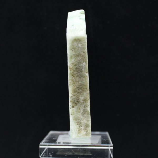 Rebanada auténtica y pulida de piedra de aragonita verde