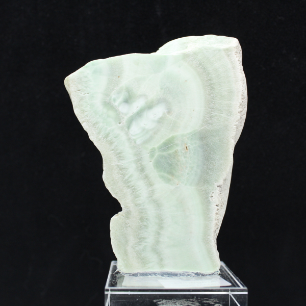 Rebanada pulida de aragonita verde mineral bruto de calidad