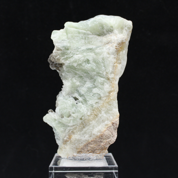 Rebanada de aragonita verde para colección de minerales