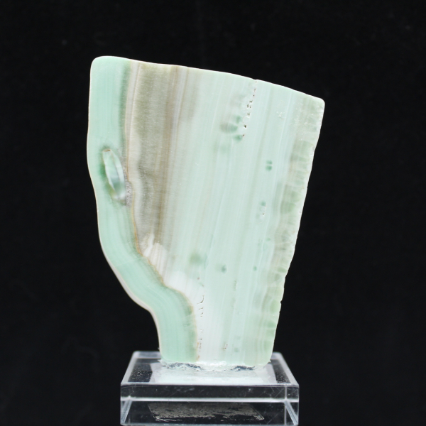 Rebanada de piedra de aragonita verde natural