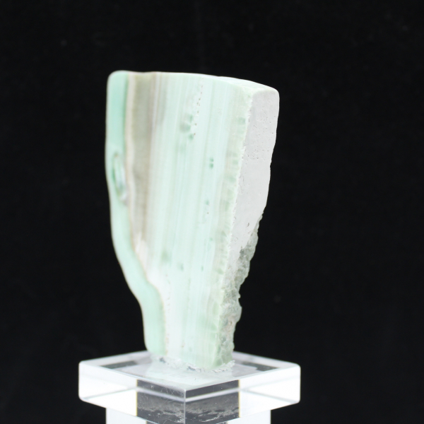 Rebanada de piedra de aragonita verde natural