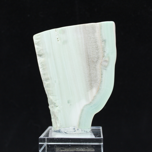 Rebanada de piedra de aragonita verde natural