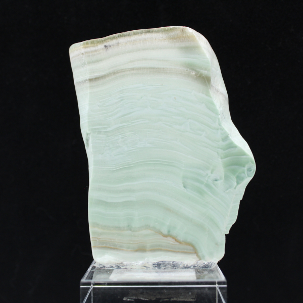 Rebanada pulida de aragonita verde mineral bruto de calidad