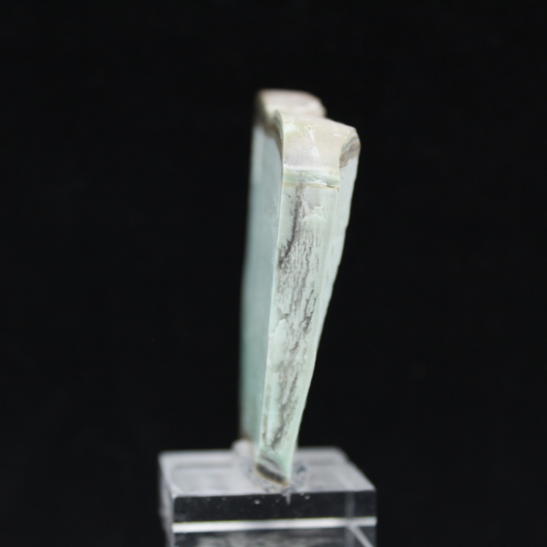 Rebanada de aragonita verde para colección de minerales