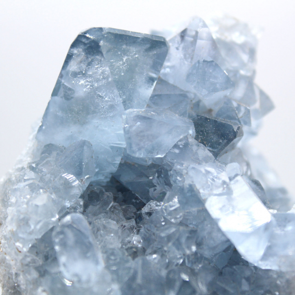 Ejemplar natural de celestita azul de Madagascar