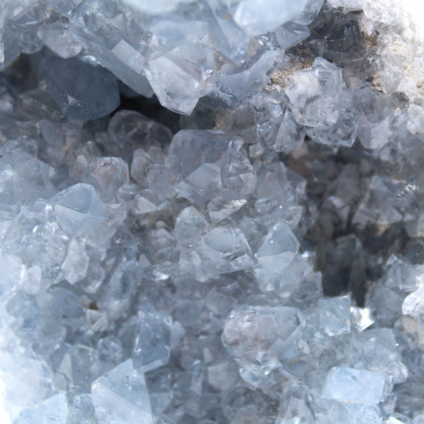 Geoda de cristal de celestita azul de Madagascar