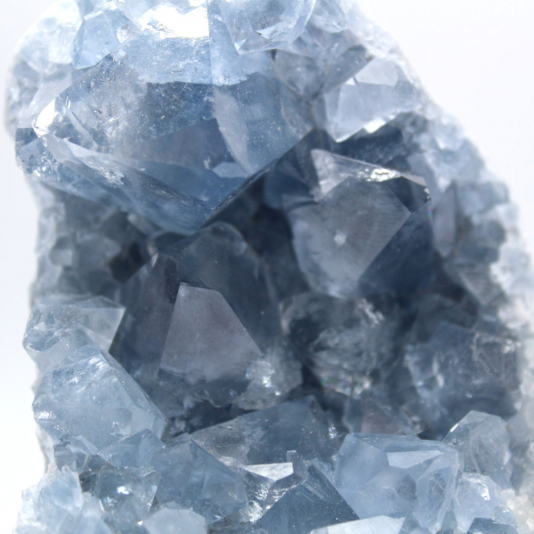 Geoda mineral de celestita azul de Madagascar