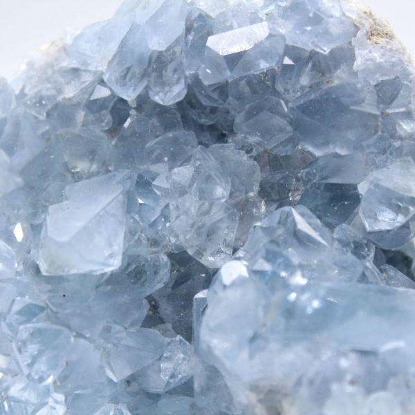 Geoda de celestita azul, mineral natural de Madagascar