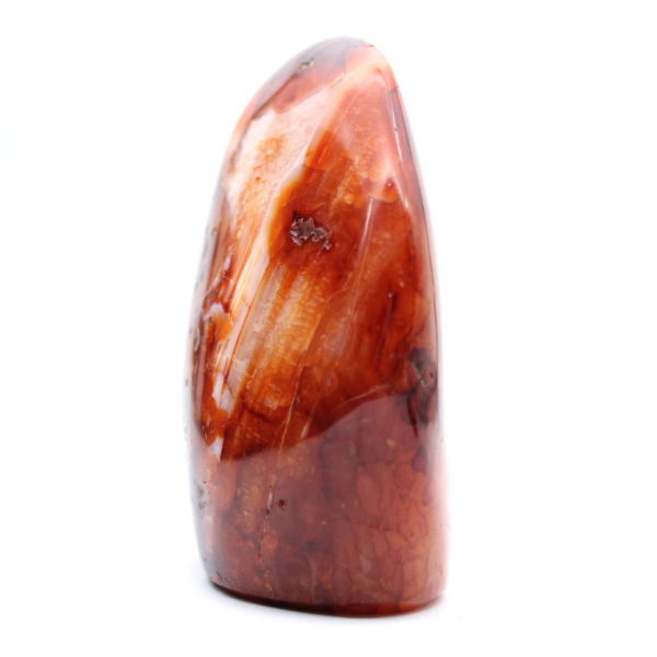 Pequeño adorno de cornalina pulida de Madagascar: piedra natural para decoración y colección.