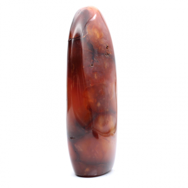 Pequeño ejemplar de cornalina pulida: auténtico mineral de Madagascar para coleccionismo y decoración.