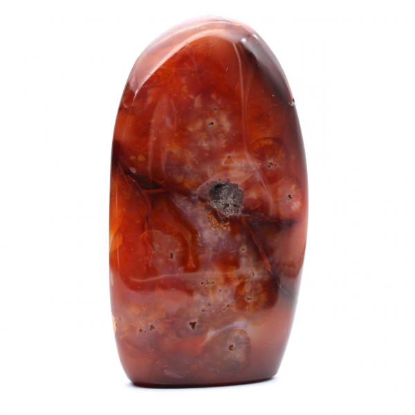Pequeño ejemplar de cornalina pulida: auténtico mineral de Madagascar para coleccionismo y decoración.