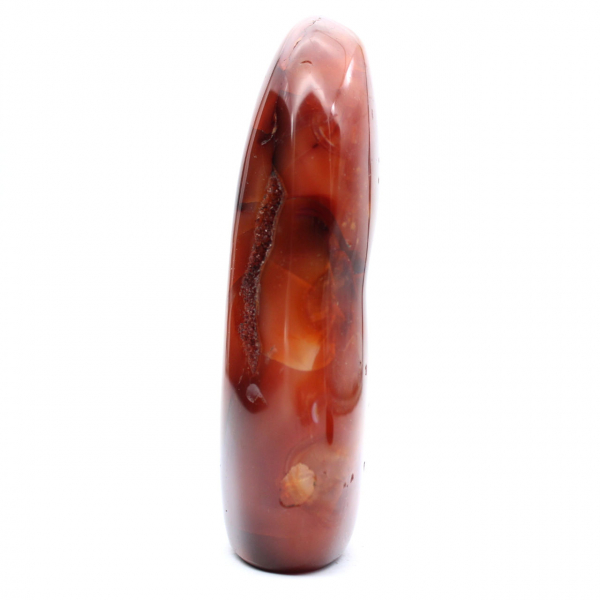Pequeño ejemplar de cornalina pulida: auténtico mineral de Madagascar para coleccionismo y decoración.