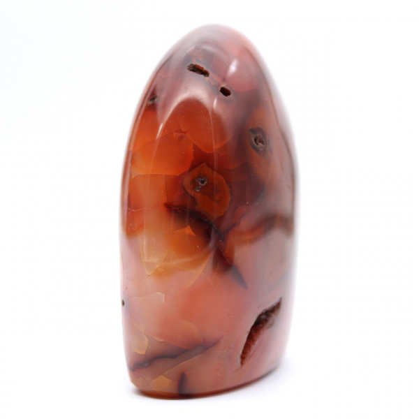Pequeño ejemplar de cornalina pulida: auténtico mineral de Madagascar