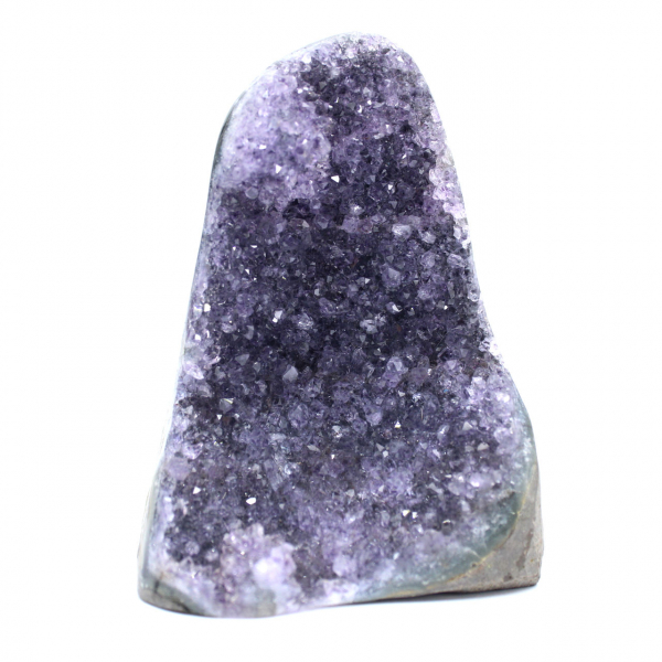 Ejemplar de amatista brasileña: geoda de cristal natural
