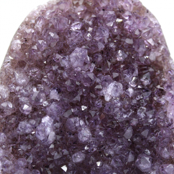 Amatista natural de Brasil: elegante geoda pequeña