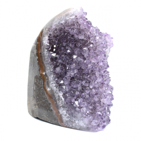 Ejemplar de amatista de Brasil: geoda mineral única
