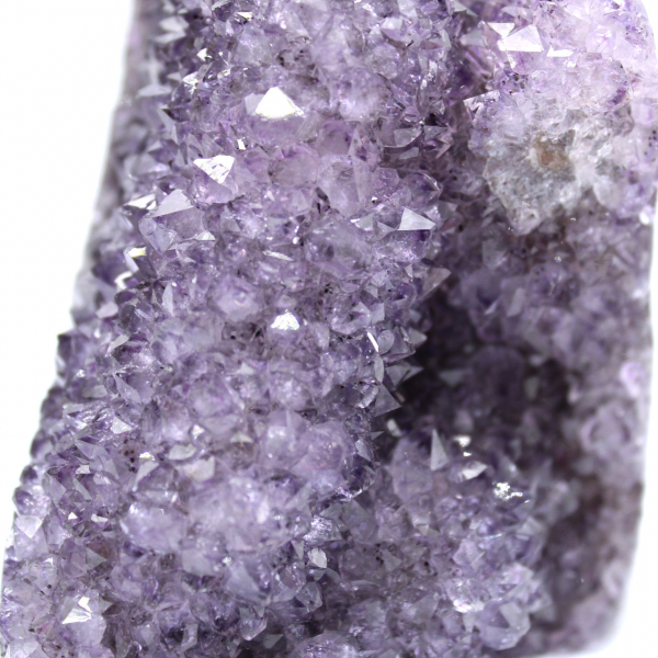 Ejemplar de amatista de Brasil: geoda mineral única