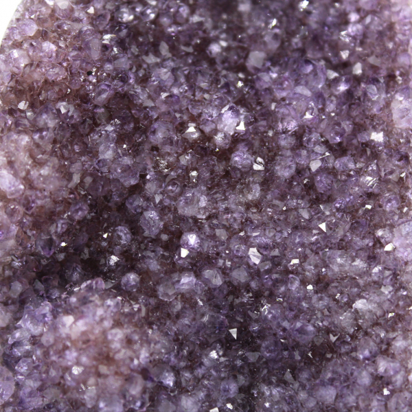 Geoda de amatista de Brasil: un tesoro mineralógico