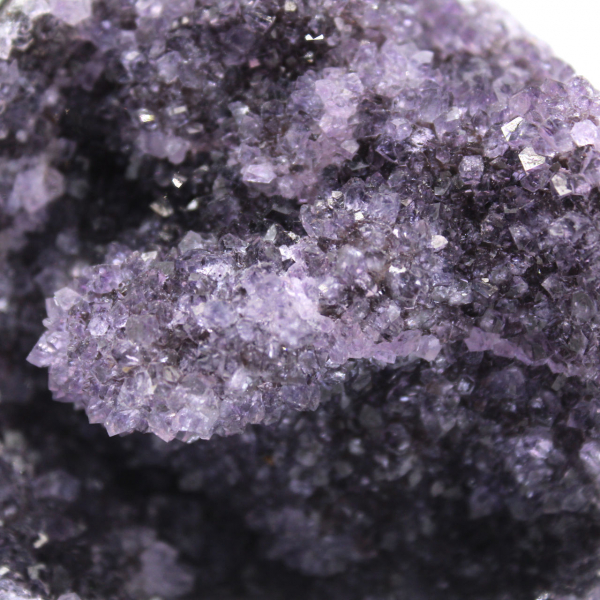 Pequeña drusa de amatista de Brasil: estética natural