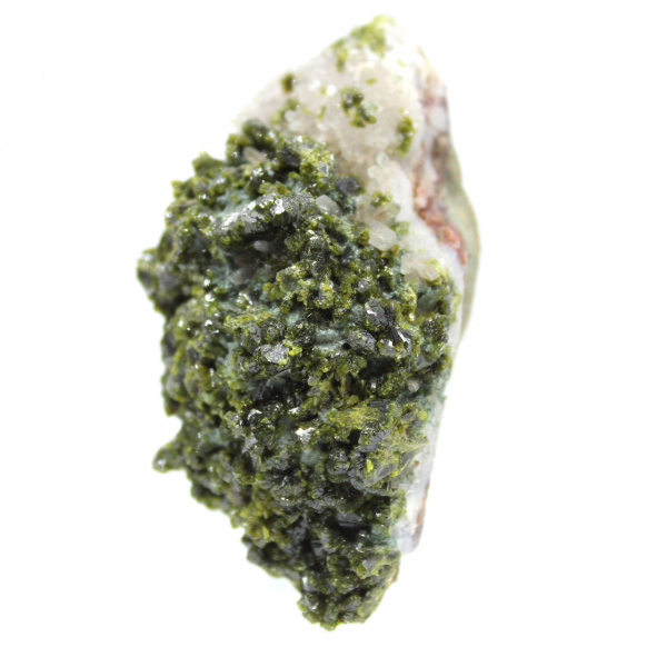 Cristales de epidota marroquí sobre matriz natural