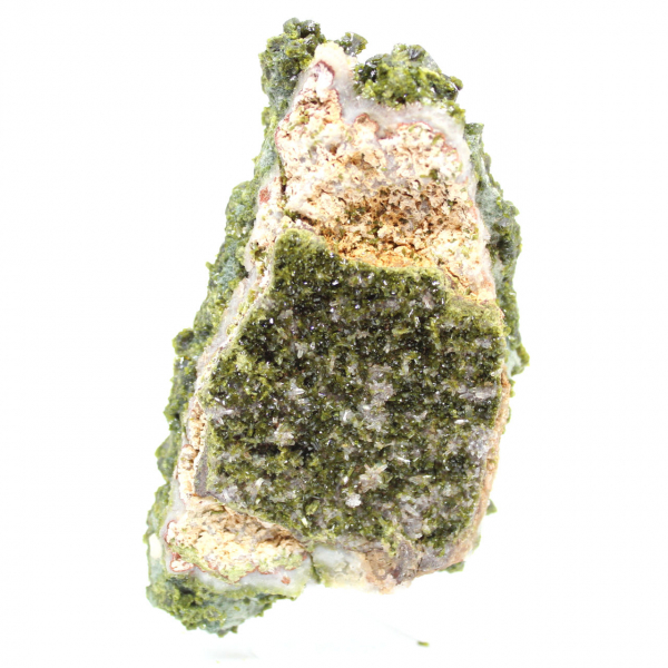 Cristales de epidota verde sobre una matriz del Alto Atlas