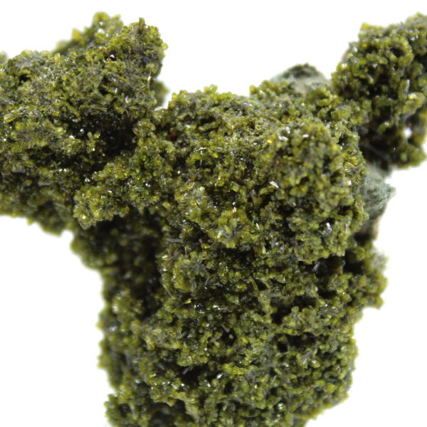 Cristales de epidota verde sobre matriz procedentes de Marruecos