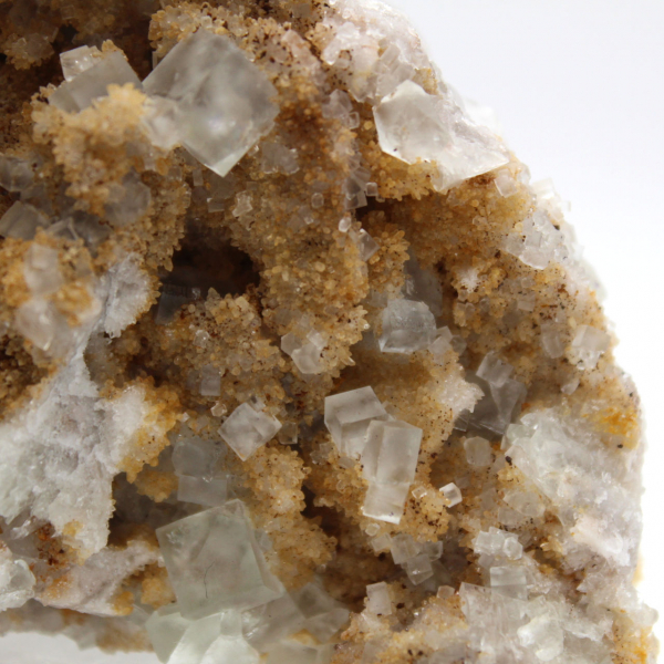 Cristal de fluorita marroquí: Pieza decorativa y ciencia