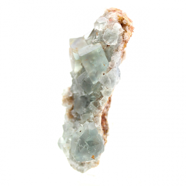 Fluorita verde sobre roca: muestra mineral en bruto