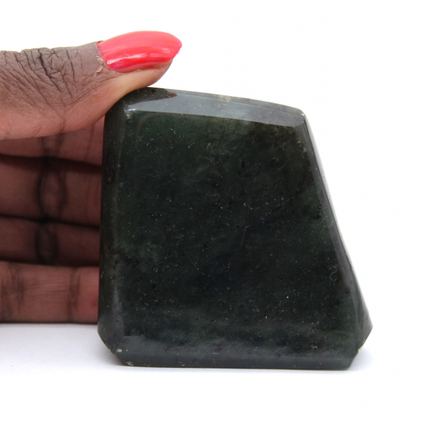 Labradorita pulida, ejemplar compacto de Madagascar