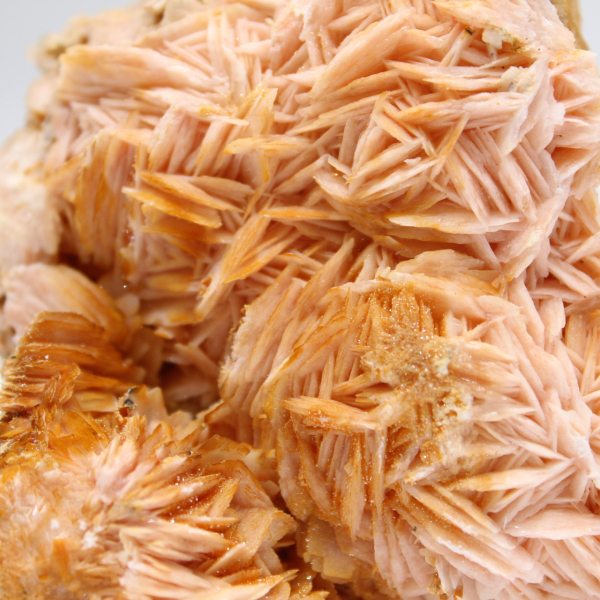 Barita naranja de Marruecos, ejemplar cristalizado.