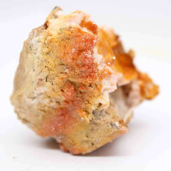 Pequeño ejemplar de barita naranja procedente de Marruecos