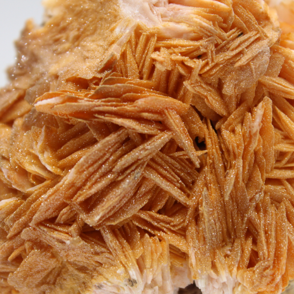 Ejemplar compacto de barita naranja procedente de Marruecos