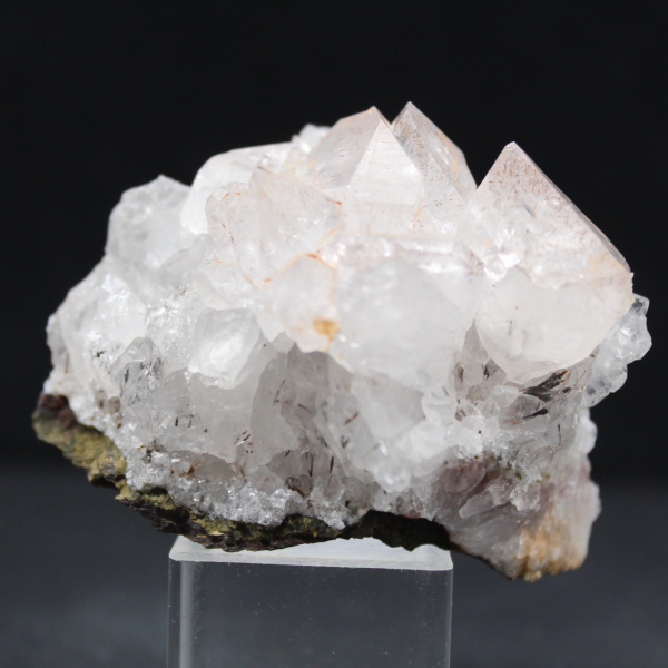 Pequeña roca de cuarzo y goethita, cristales de Marruecos