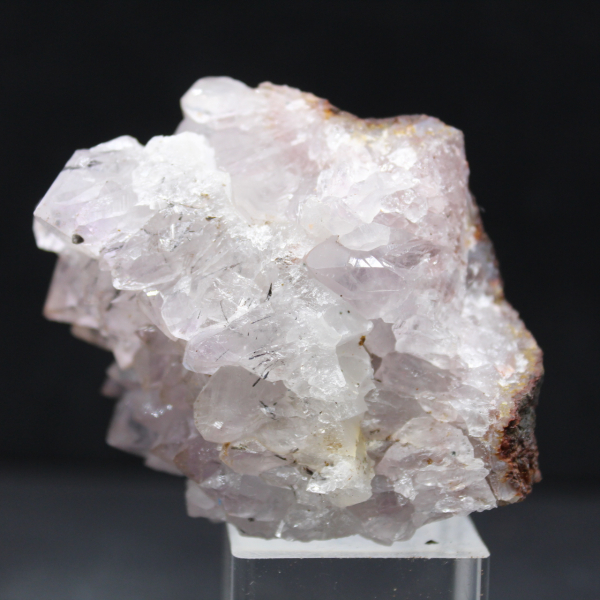 Pequeño cuarzo con goethita, roca de colección procedente de Marruecos