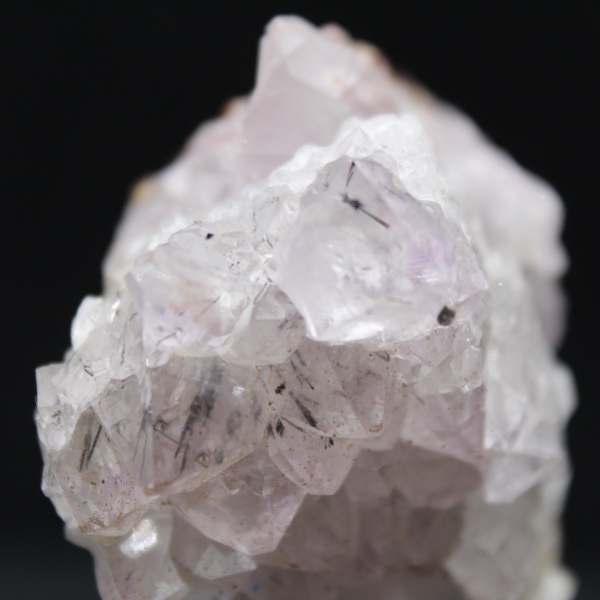 Pequeño cuarzo con goethita, roca de colección procedente de Marruecos