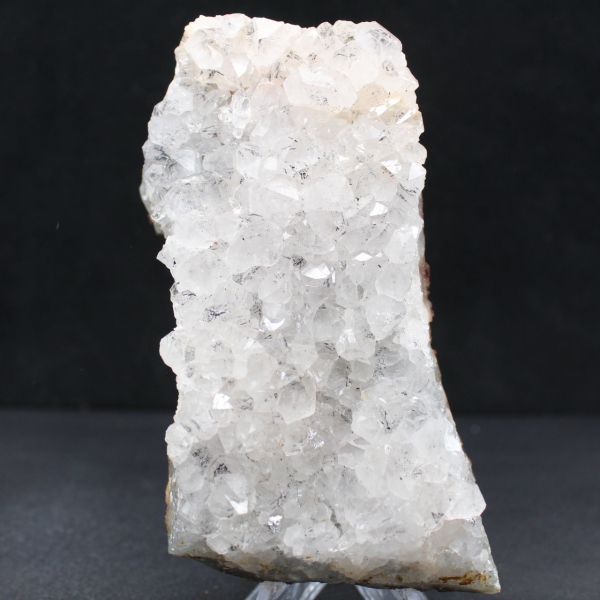 Cuarzo marroquí en bruto con filamentos, drusas y cristales de goethita.