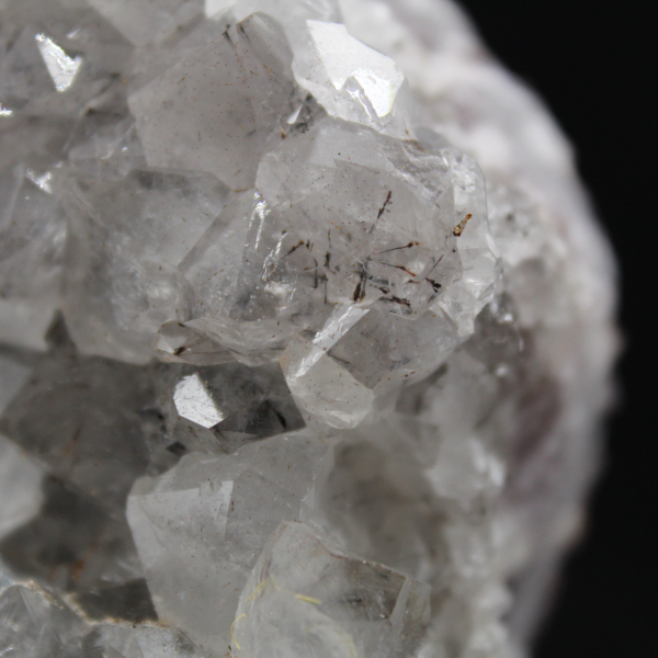 Geoda de cuarzo con inclusiones de goethita, roca mineral marroquí