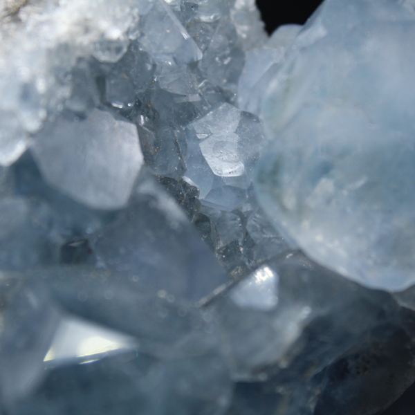 Geoda de celestina azul de Madagascar