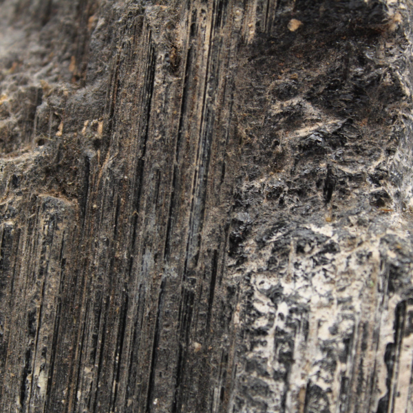 Turmalina negra grande de Madagascar: mineral auténtico